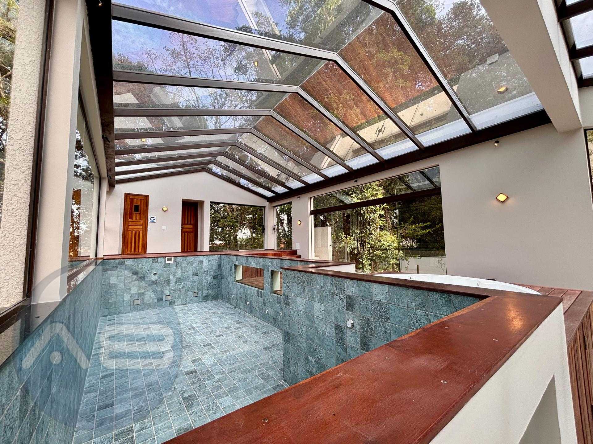 Lomas de Navarra  Mansão Luxuosa com 4 Suítes, Piscina e Conex...