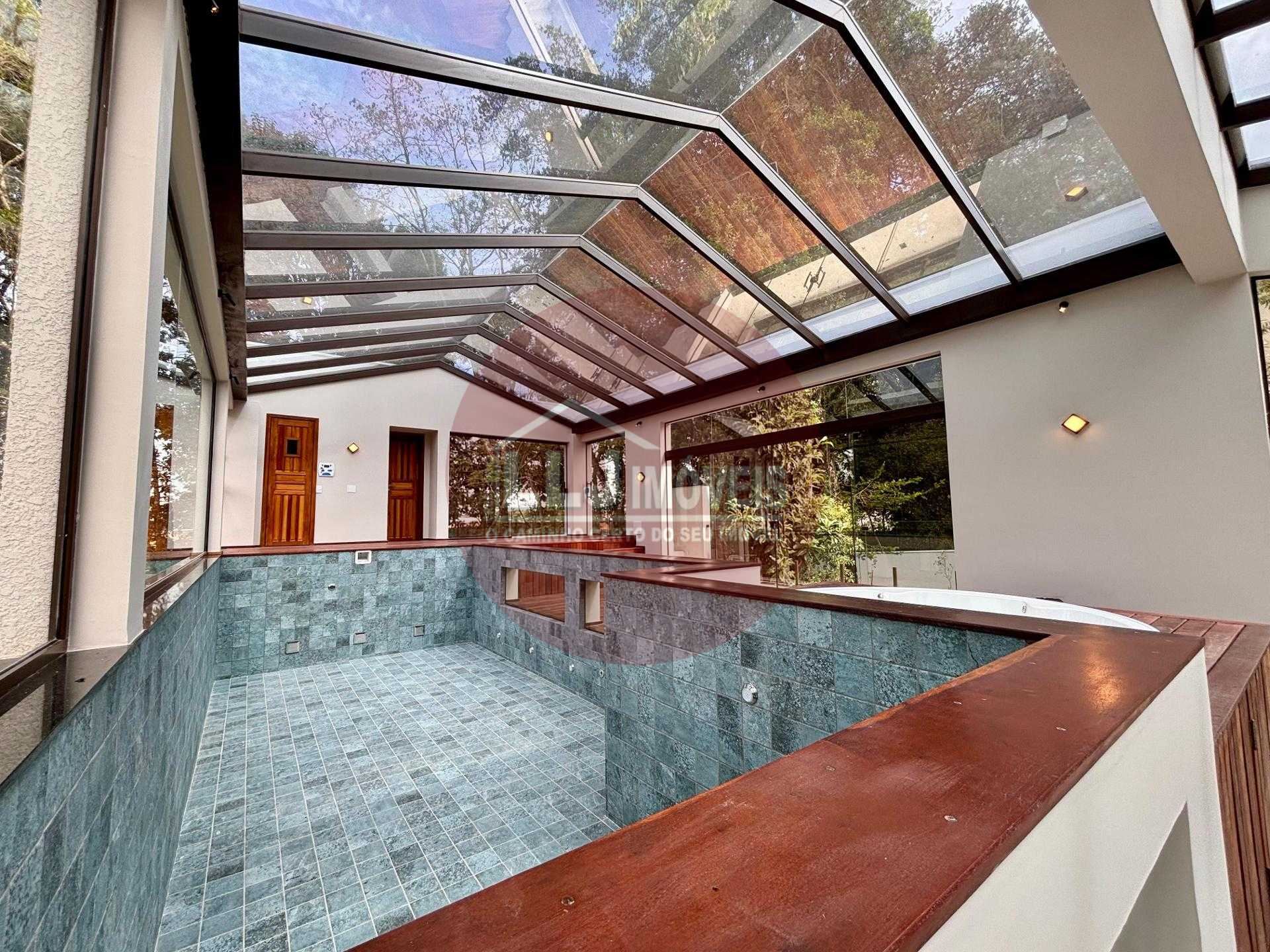 Lomas de Navarra  Mansão Luxuosa com 4 Suítes, Piscina e Conexão com a Natureza