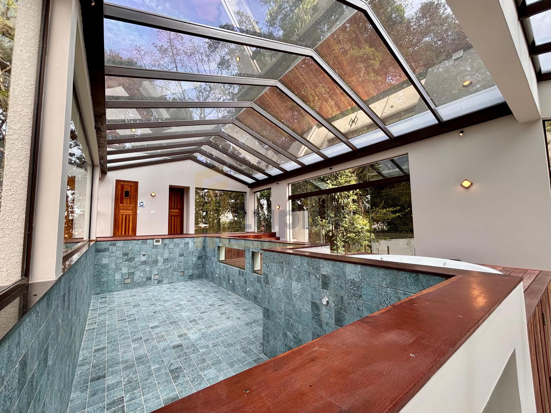 Lomas de Navarra  Mansão Luxuosa com 4 Suítes, Piscina e Conex...