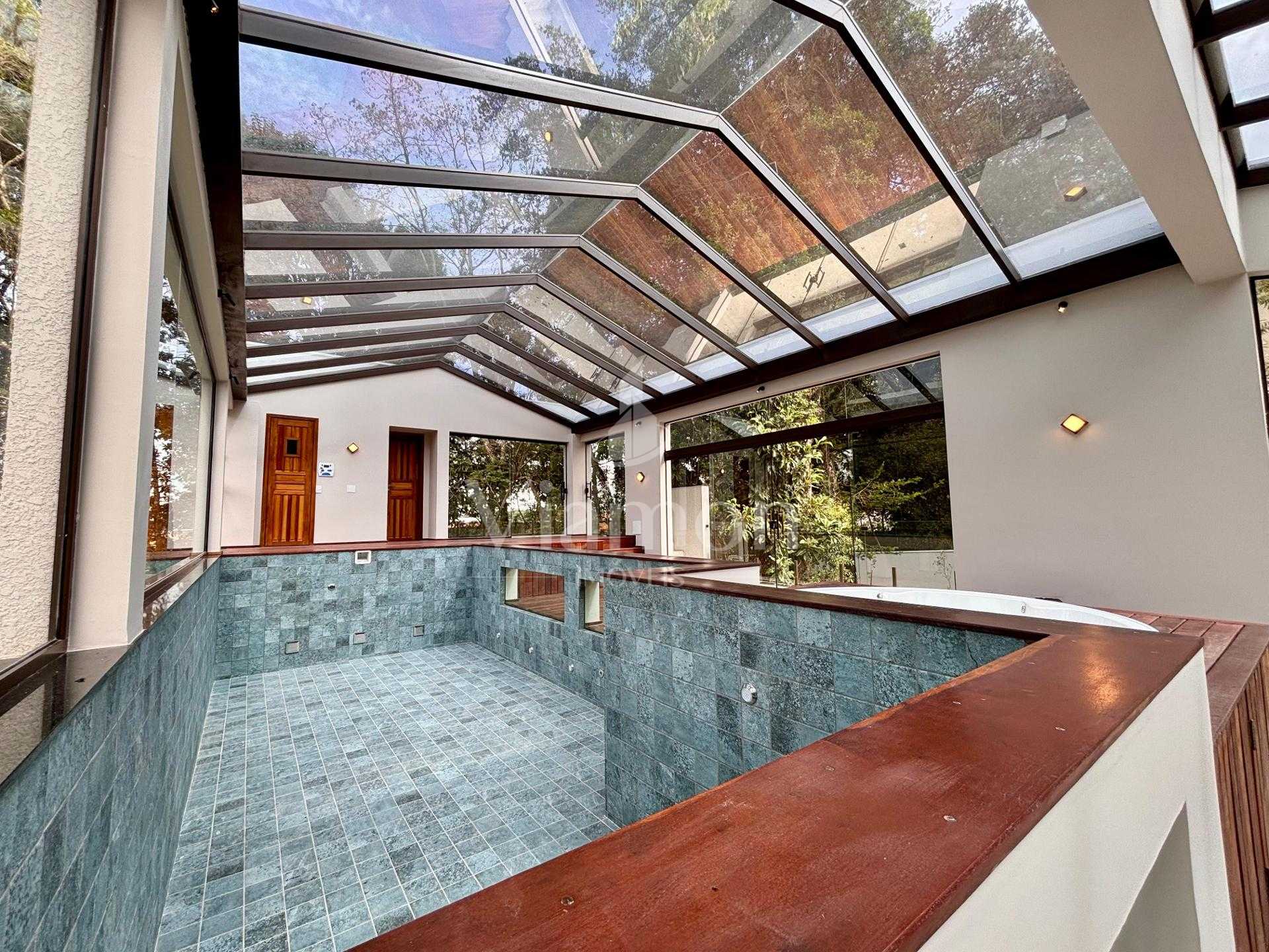 Lomas de Navarra  Mansão Luxuosa com 4 Suítes, Piscina e Conex...