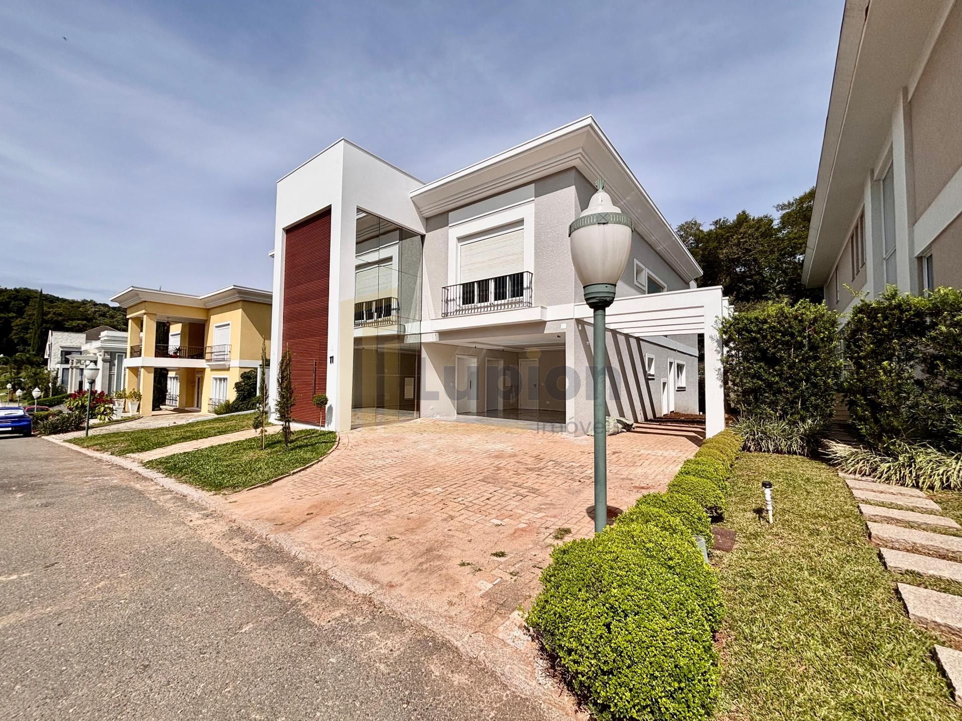 Lomas de Navarra  Mansão Luxuosa com 4 Suítes, Piscina e Conex...