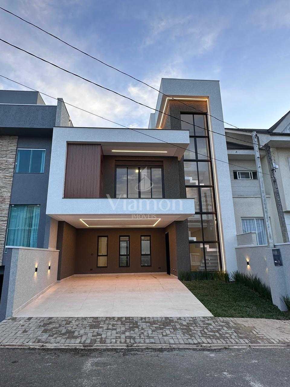 Lindo Sobrado 4 Dormitórios no Bairro Cachoeira  Barreirinha, ...