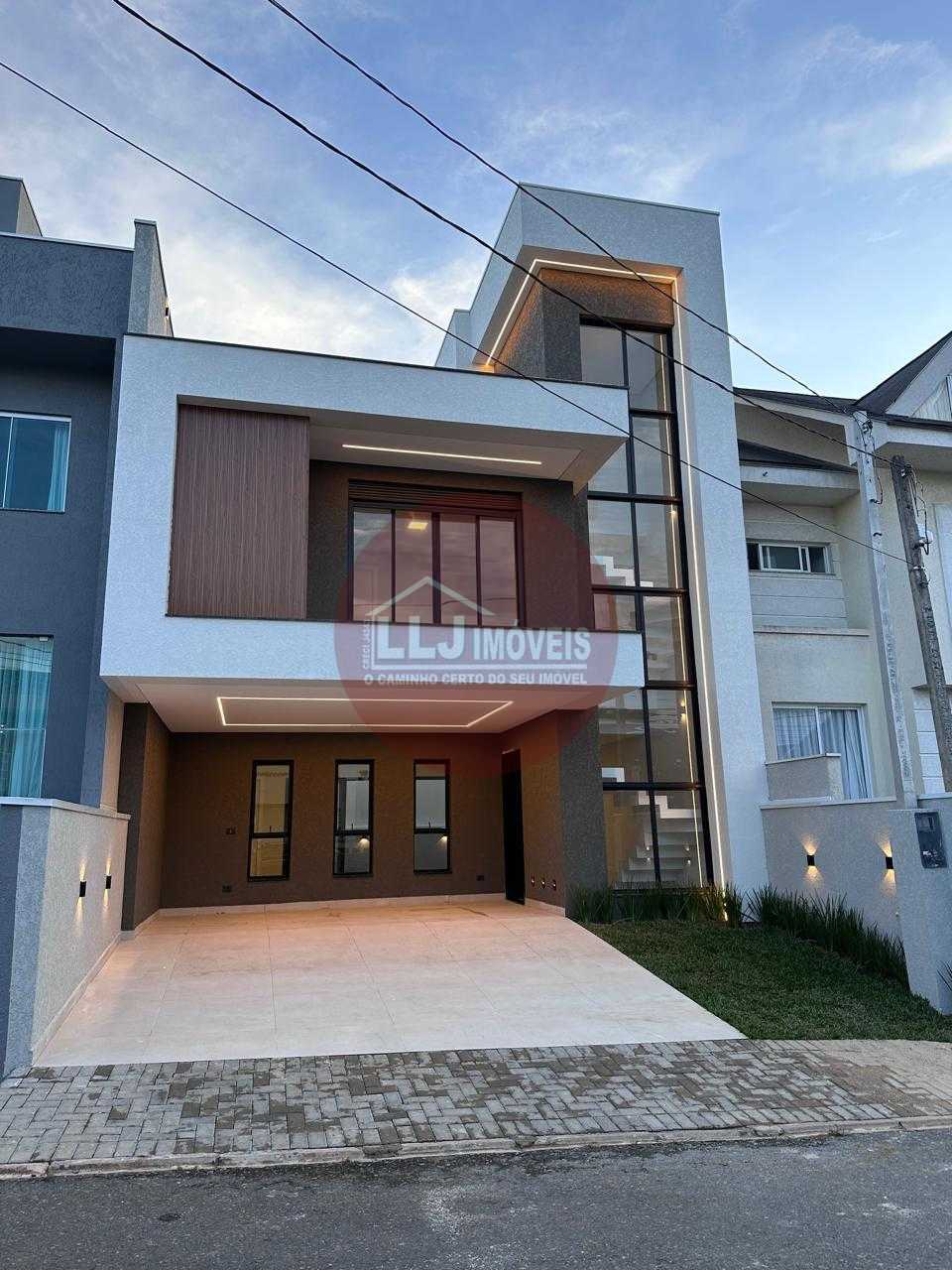 Lindo Sobrado 4 Dormitórios no Bairro Cachoeira  Barreirinha, Curitiba