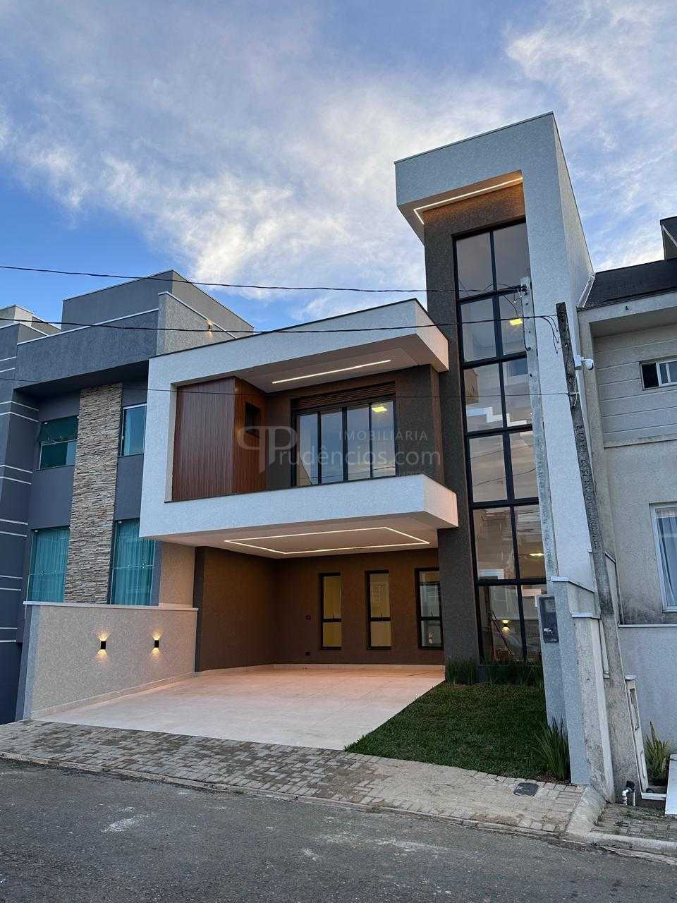 Lindo Sobrado 4 Dormitórios no Bairro Cachoeira  Barreirinha, ...