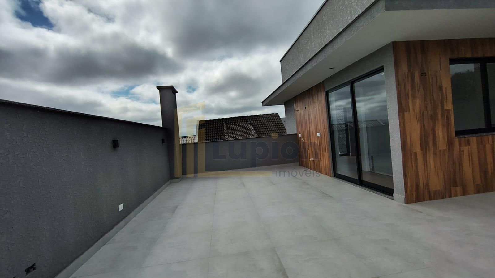 Lindo Sobrado Moderno com 3 Dormitórios e Terraço no Bairro Ca...