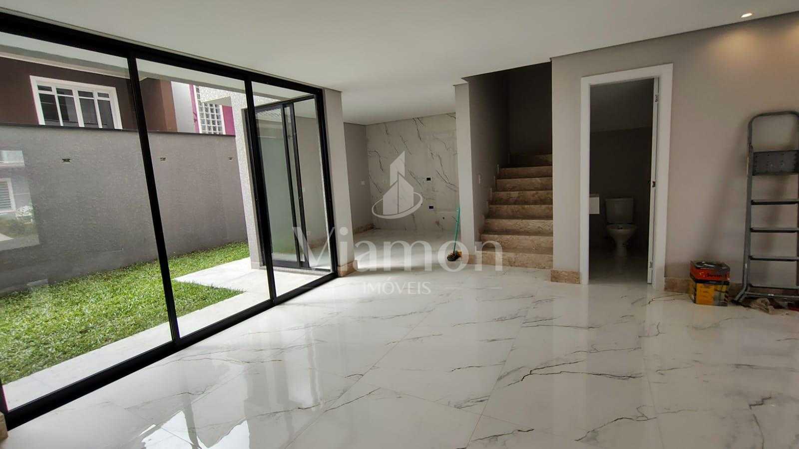 Lindo Sobrado Moderno com 3 Dormitórios e Terraço no Bairro Ca...