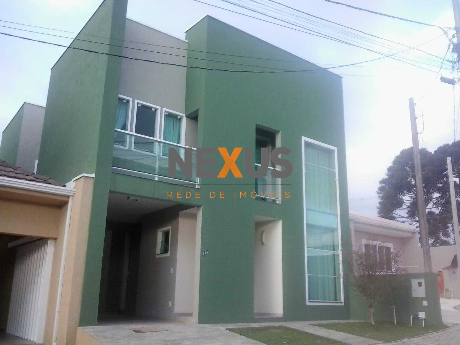 Sobrado Três Quartos Em Condomínio Fechado  No Bairro Cachoeir...