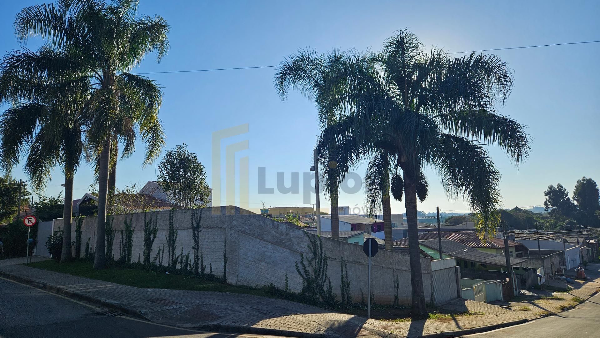 Terreno de esquina 316m  com área construída à venda em Araucá...