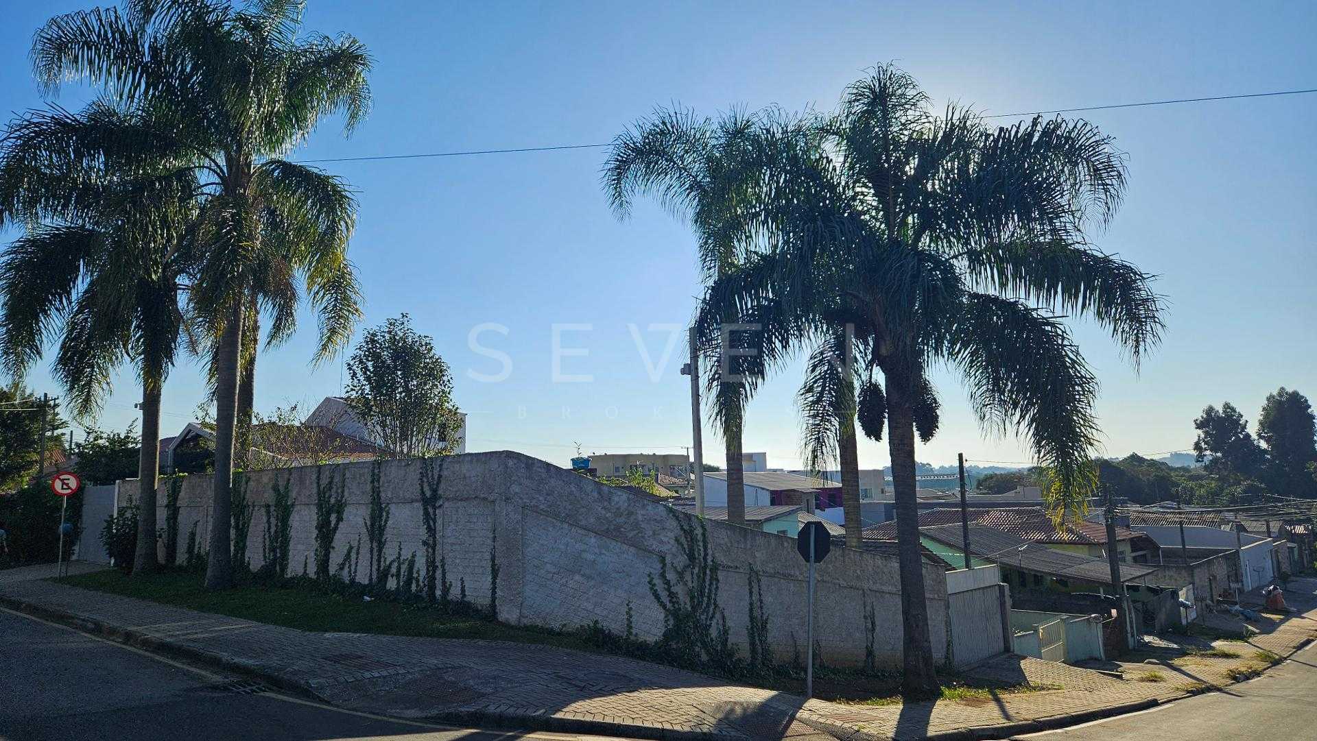 Terreno de esquina 316m  com área construída à venda em Araucá...