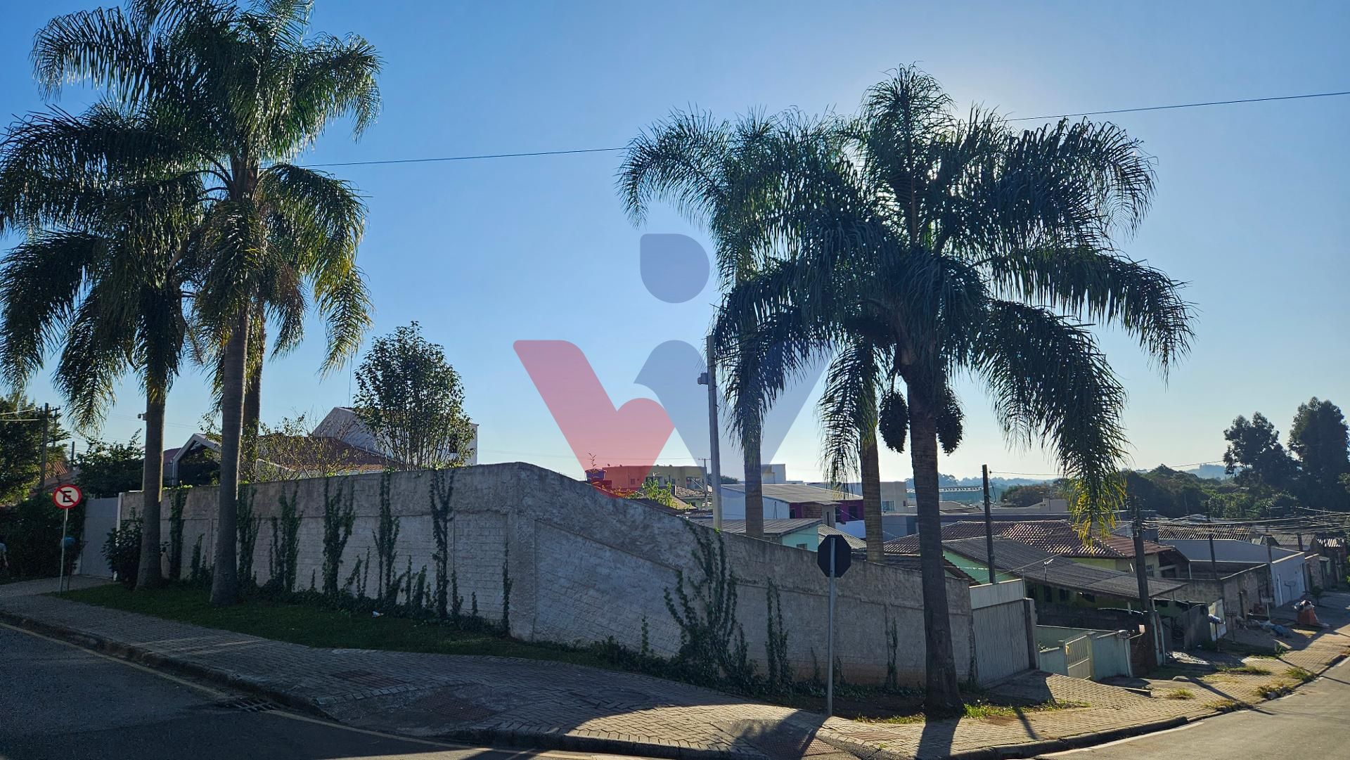 Terreno de esquina 316m  com área construída à venda em Araucá...