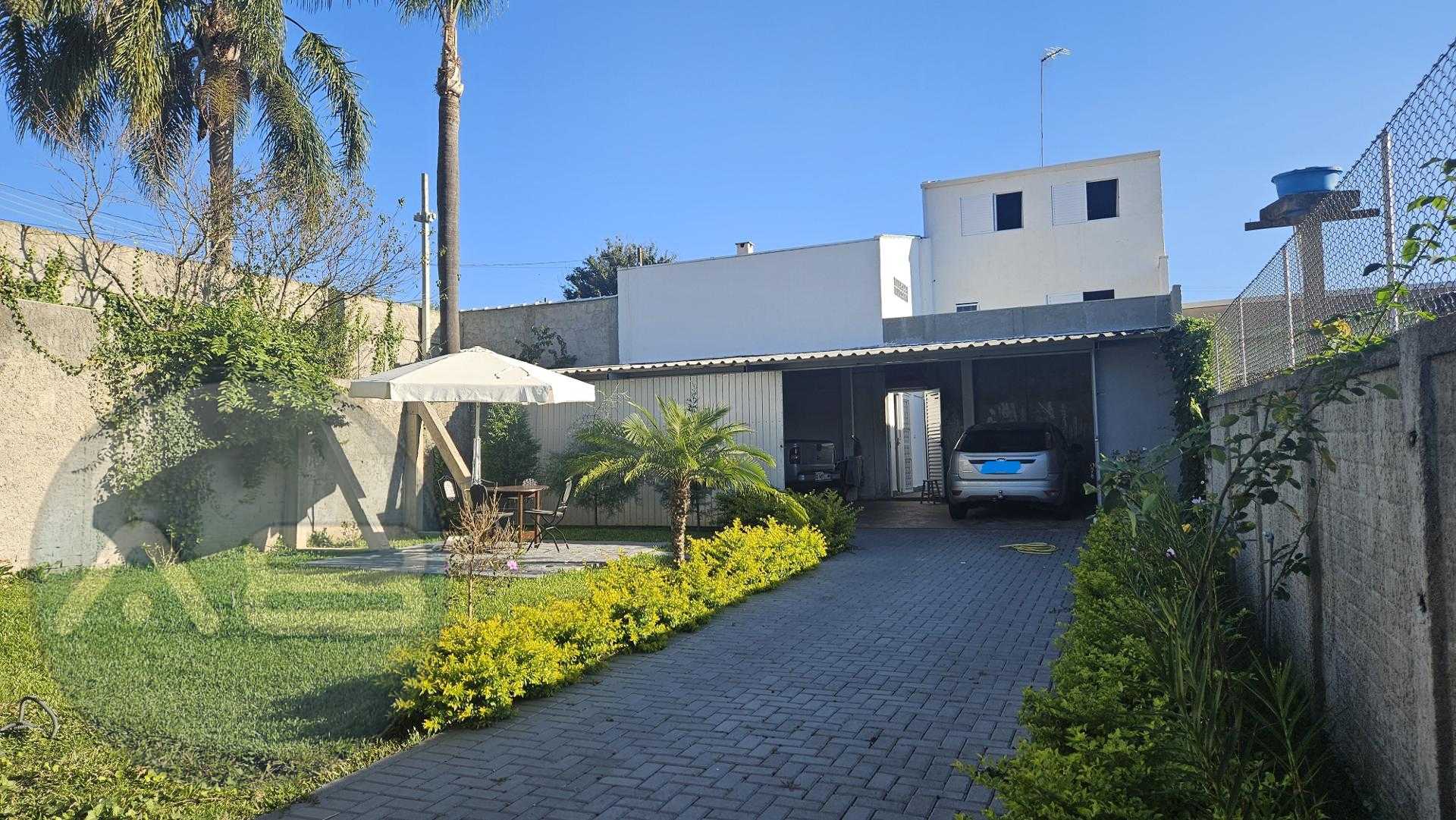 Terreno de esquina 316m  com área construída à venda em Araucá...