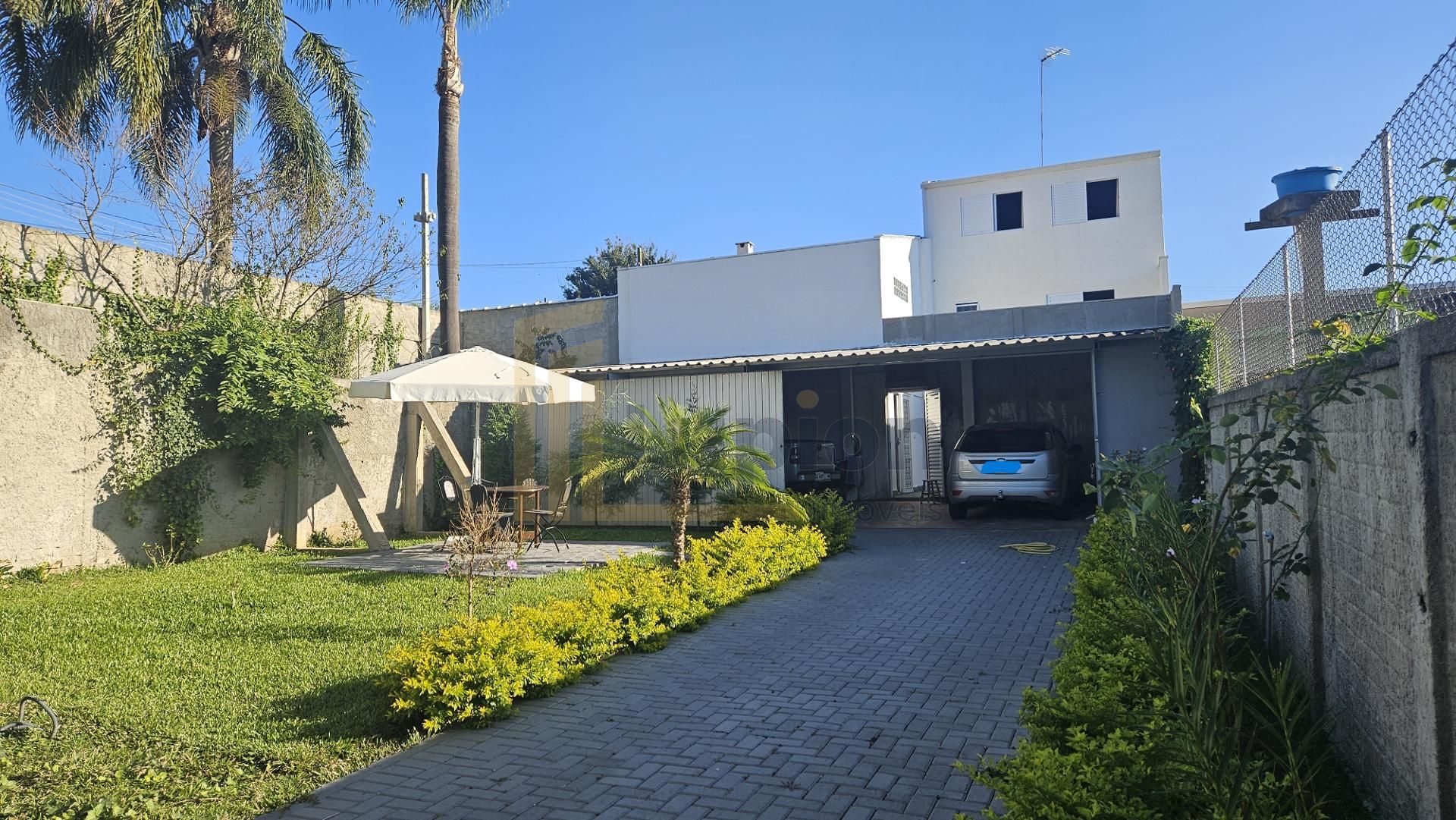 Terreno de esquina 316m  com área construída à venda em Araucá...