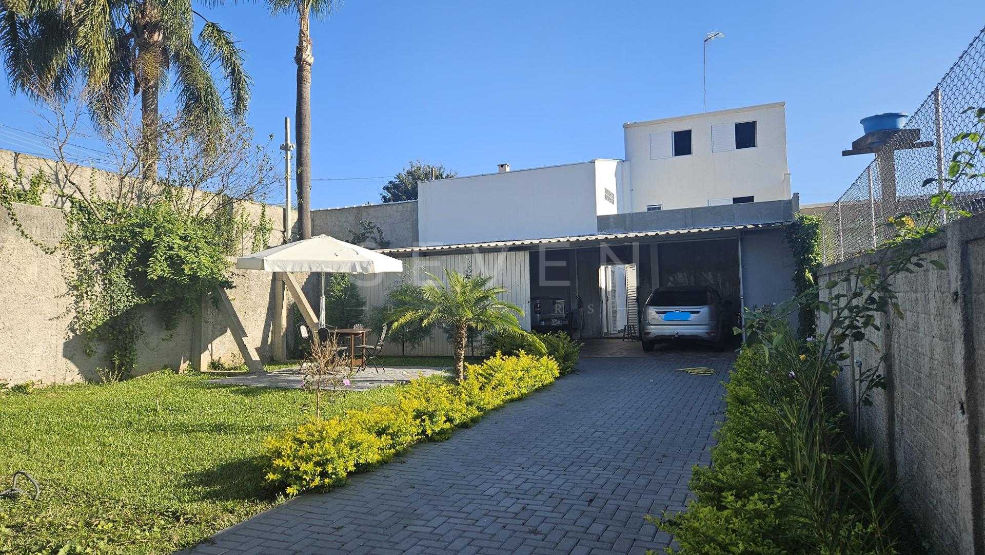 Terreno de esquina 316m  com área construída à venda em Araucá...