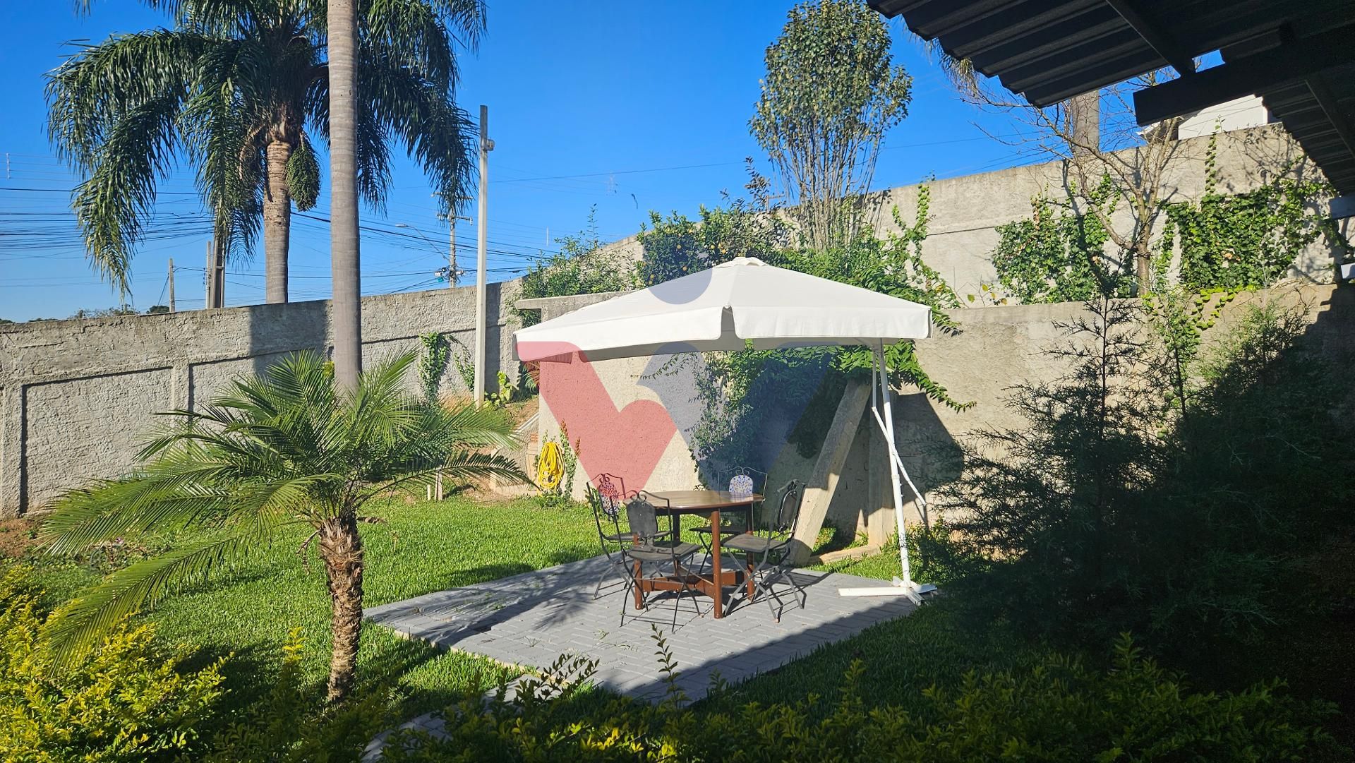 Terreno de esquina 316m  com área construída à venda em Araucá...