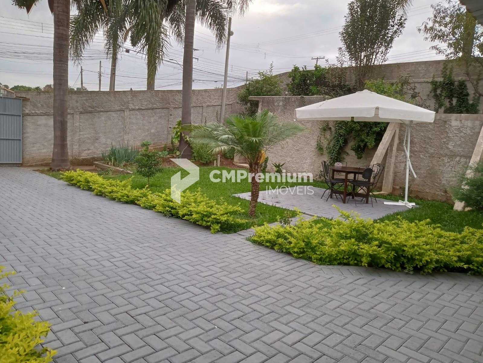 Terreno de esquina 316m  com área construída à venda em Araucá...