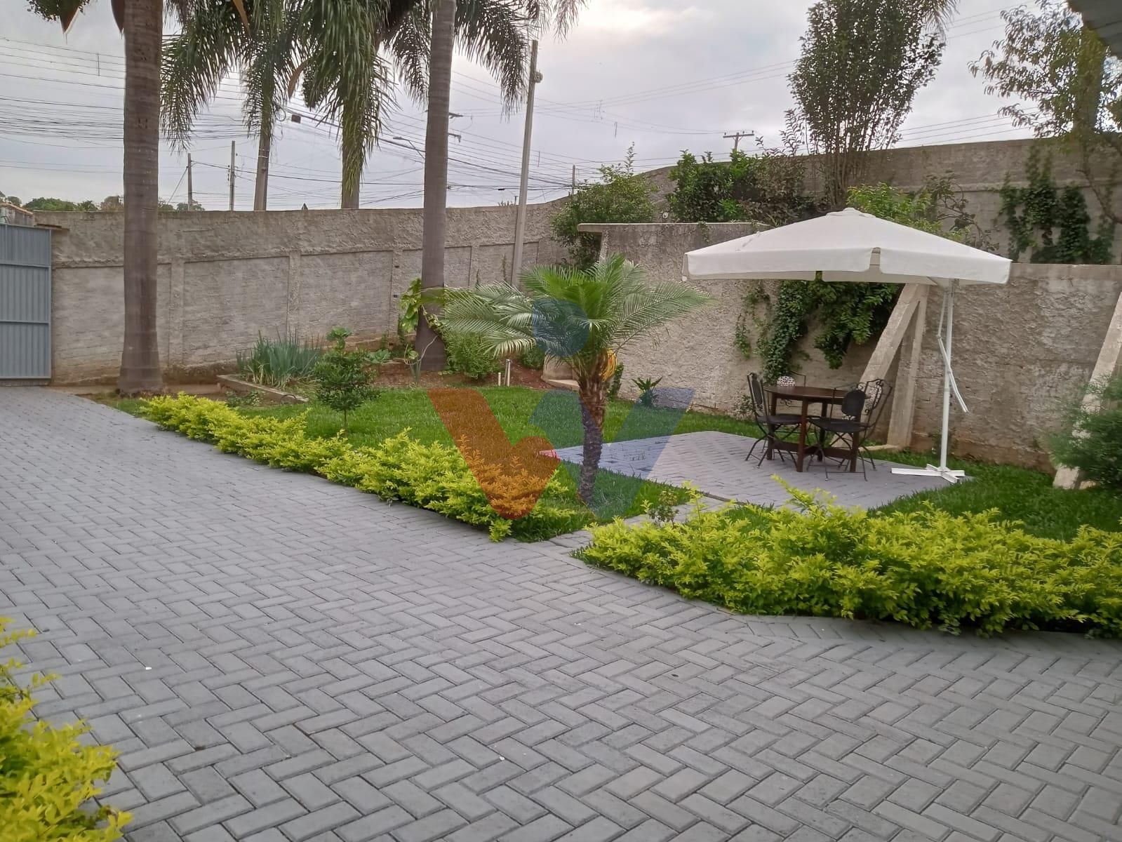 Terreno de esquina 316m  com área construída à venda em Araucá...