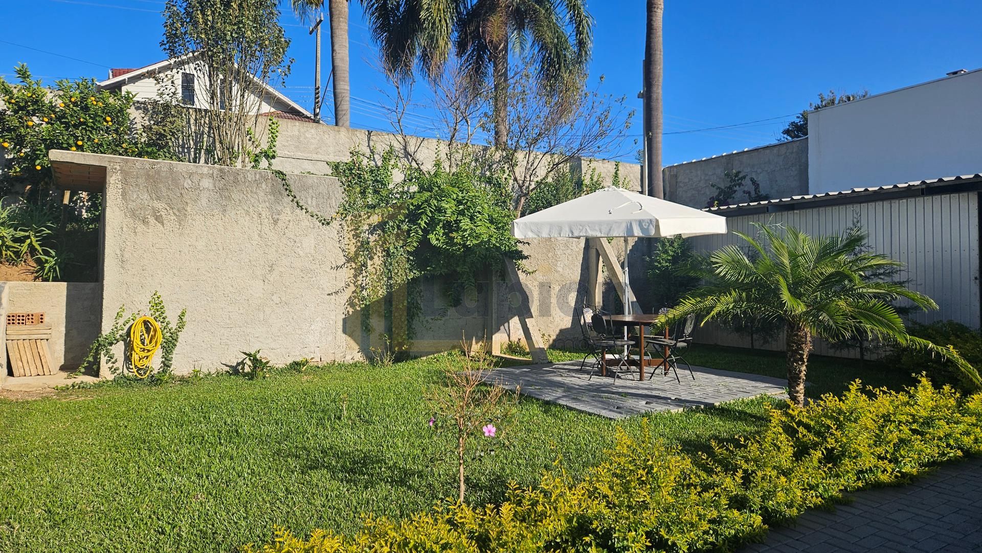 Terreno de esquina 316m  com área construída à venda em Araucá...