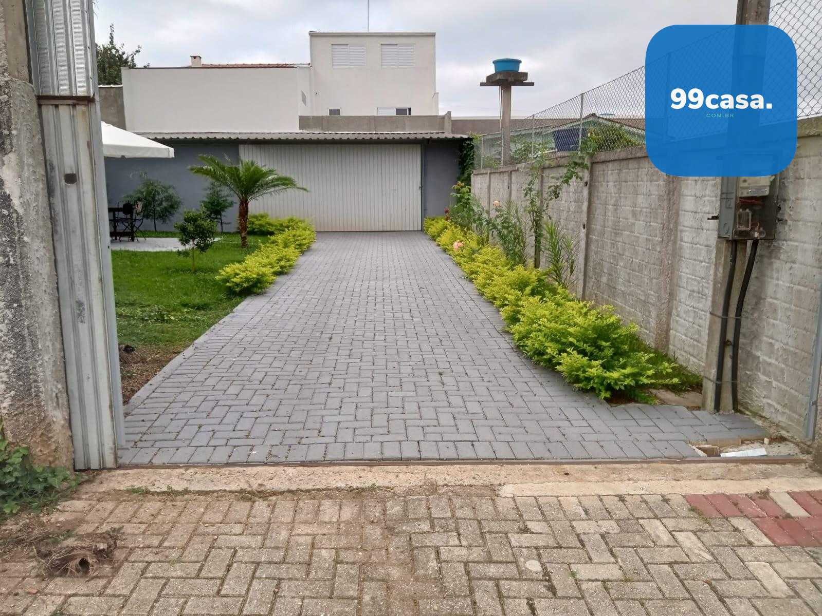 Terreno de esquina 316m  com área construída à venda em Araucá...