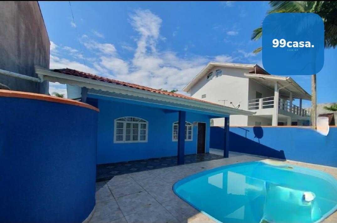 Excelente Casa com Piscina e Edícula a 80m da Praia em Itapoá SC