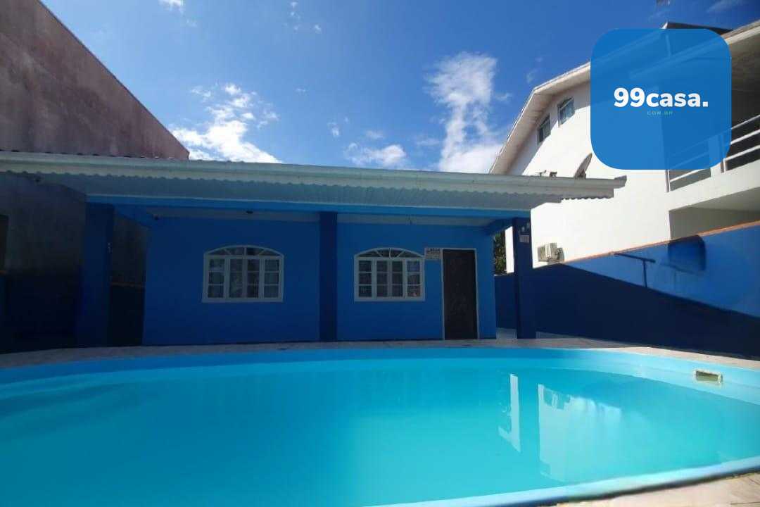 Excelente Casa com Piscina e Edícula a 80m da Praia em Itapoá SC