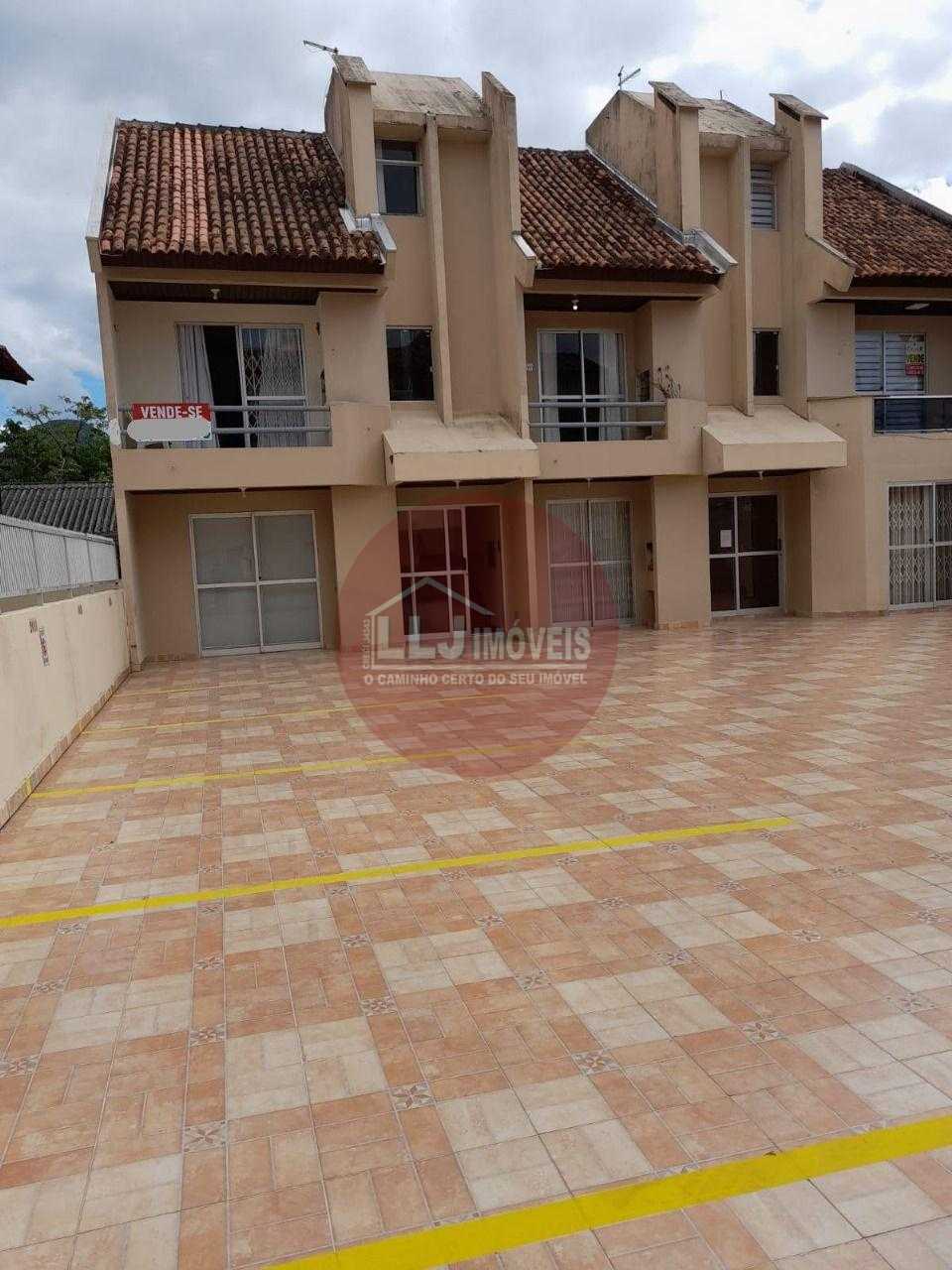 Apartamento Duplex Mobiliado em Matinhos com 3 Quartos, Churrasqueira e 2 Vagas