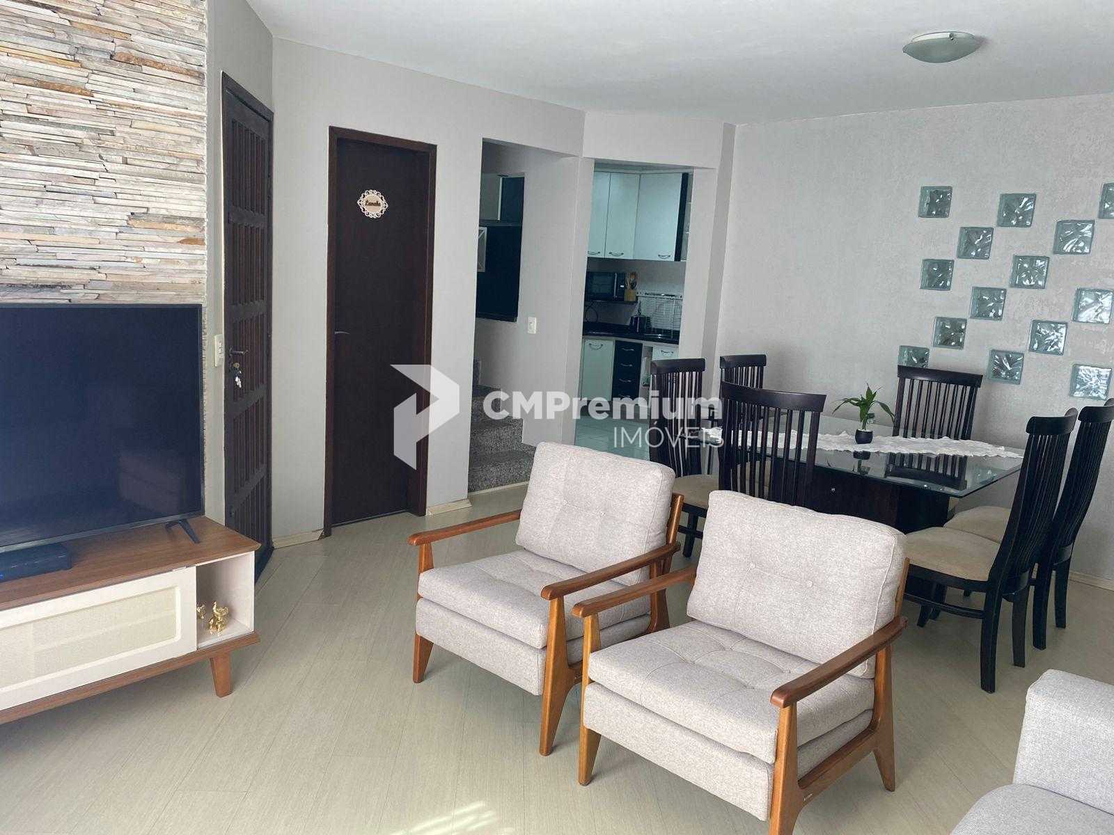 Sobrado em Condomínio Fechado no Xaxim  Conforto, Privacidade ...