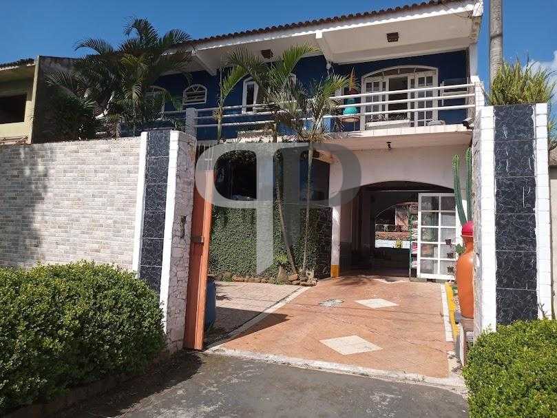 Casa ampla em Santa Felicidade com piscina, edícula e lazer co...
