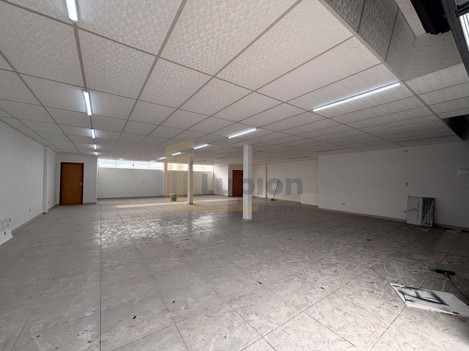 Loja ampla 200 m  em rua movimentada de Almirante Tamandaré | ...