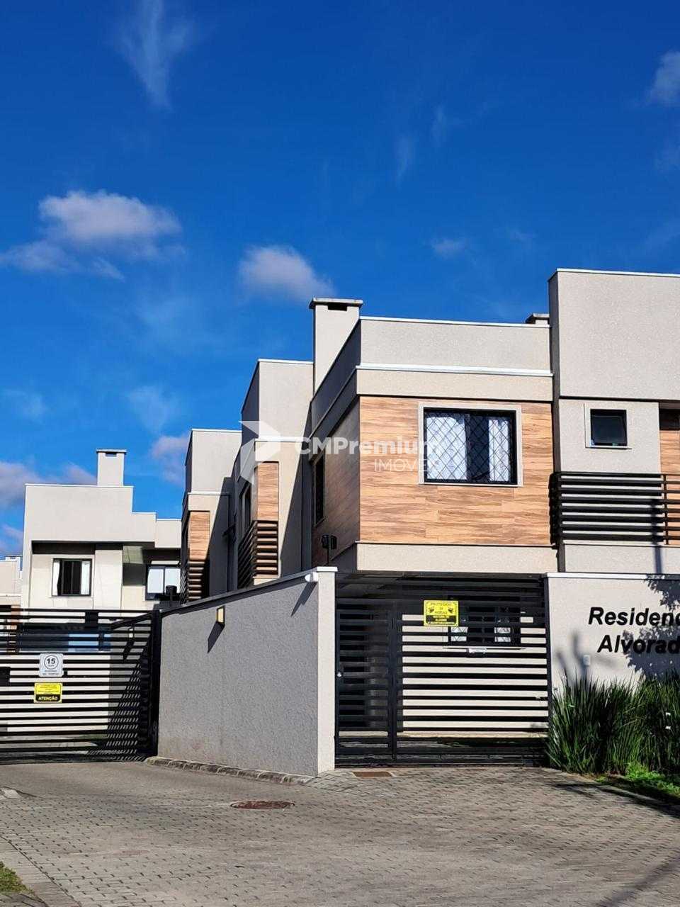 Sobrado à Venda em Condomínio Fechado  Uberaba, Curitiba PR  3...