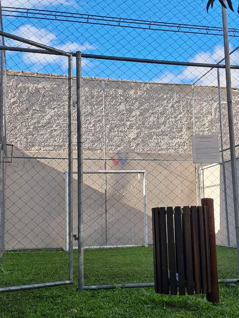 Sobrado à Venda em Condomínio Fechado  Uberaba, Curitiba PR  3...