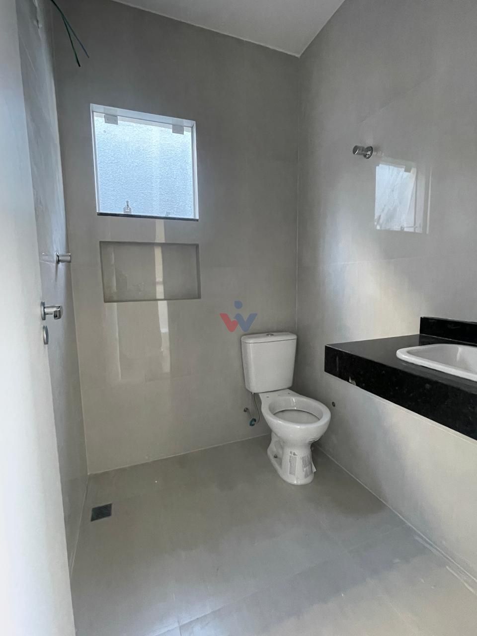 Sobrado com Quintal, 2 Quartos e Excelente Acabamento  Perto d...