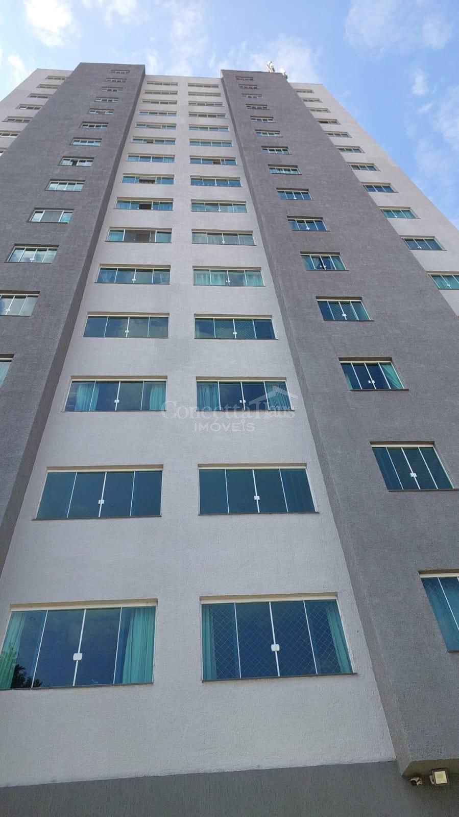 Apartamento 2 Dormitórios à Venda no Capão Raso  Reformado e P...