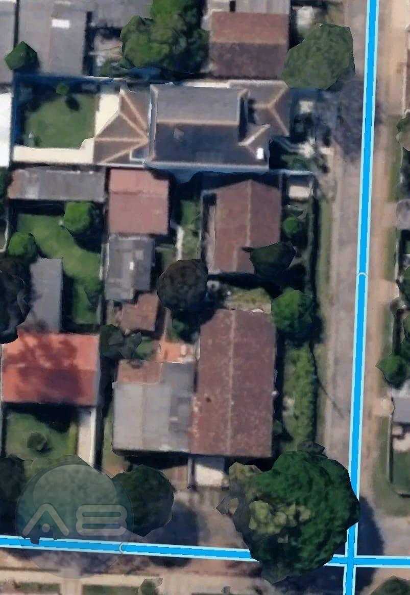 Terreno Amplo de 559m² no Capão Raso: Oportunidade para Invest...
