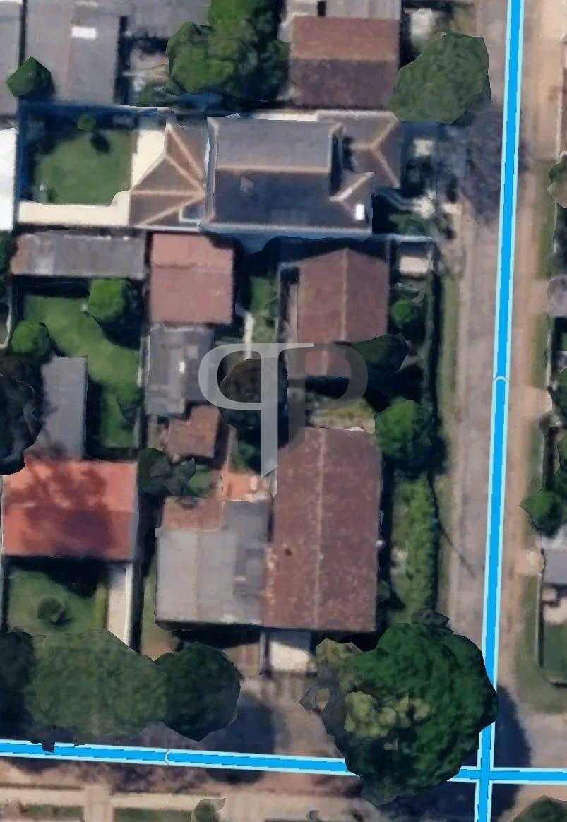 Terreno Amplo de 559m² no Capão Raso: Oportunidade para Invest...