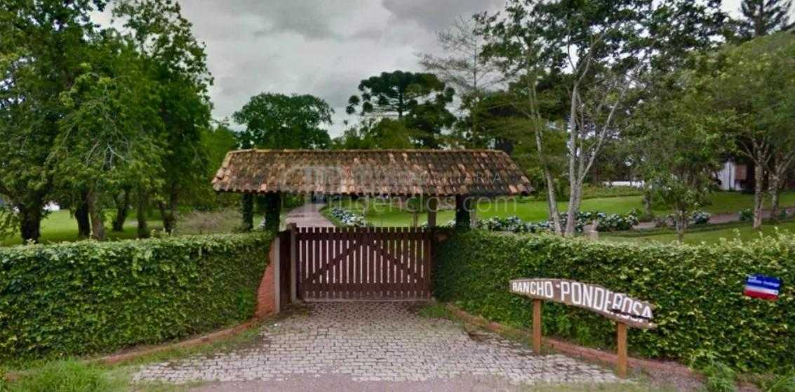 Espetacular propriedade com casas, salões, piscinas e lagos  l...