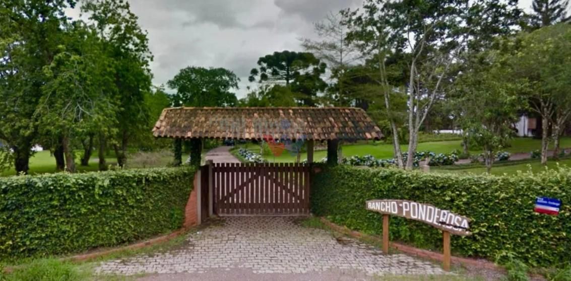 Espetacular propriedade com casas, salões, piscinas e lagos  l...