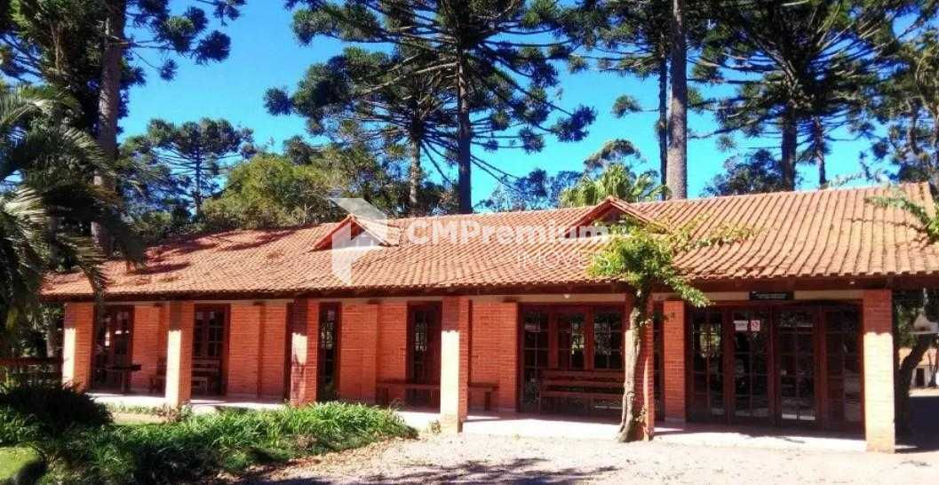 Espetacular propriedade com casas, salões, piscinas e lagos  l...