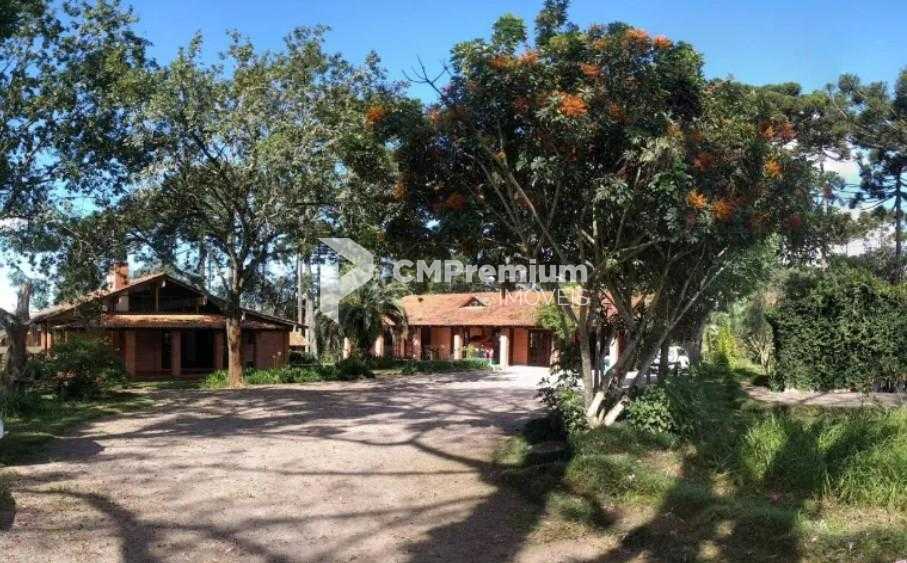 Espetacular propriedade com casas, salões, piscinas e lagos  l...