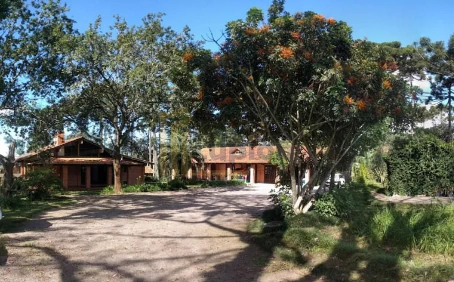 Espetacular propriedade com casas, salões, piscinas e lagos  l...