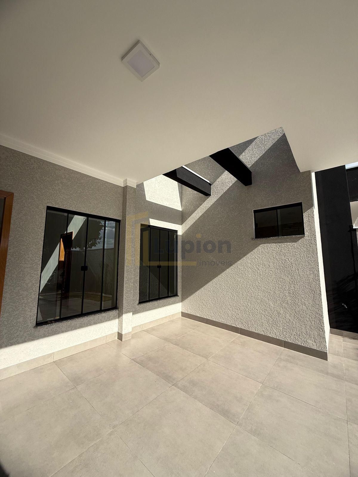 Linda Casa 3 Quartos com Suíte e Área Gourmet no Jardim Itapar...