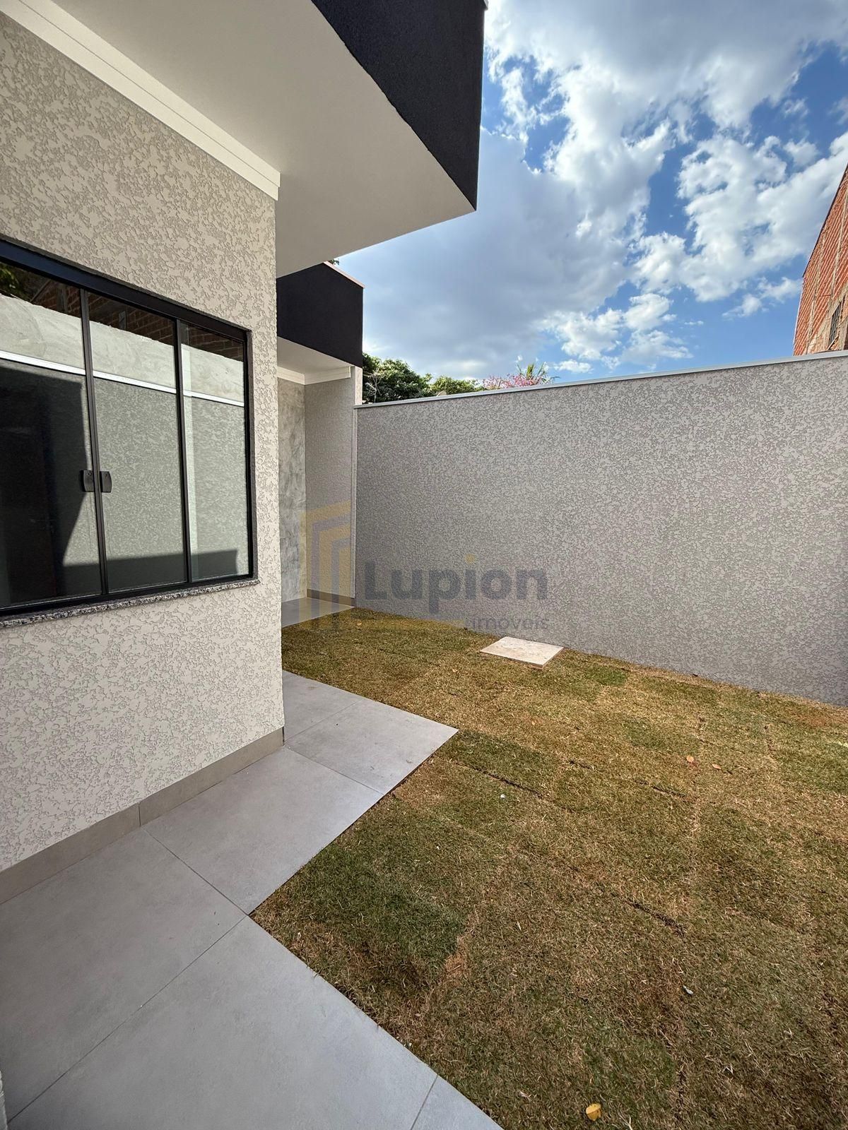 Linda Casa 3 Quartos com Suíte e Área Gourmet no Jardim Itapar...