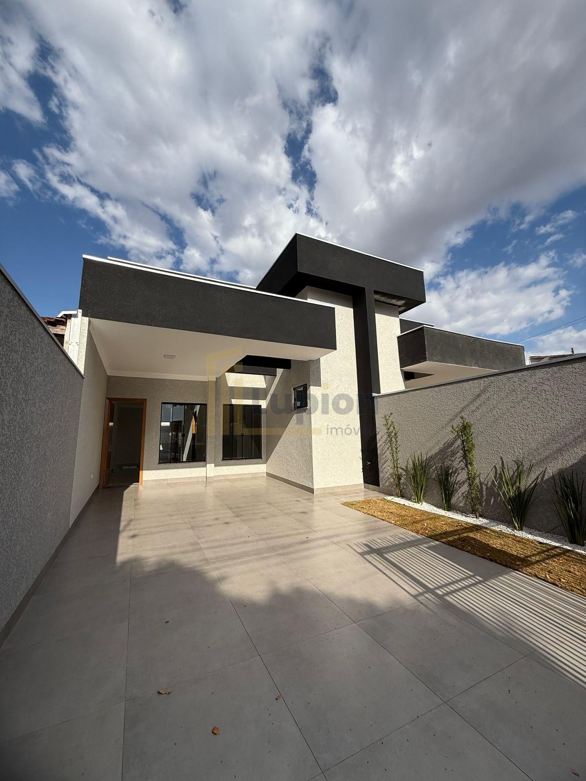 Linda Casa 3 Quartos com Suíte e Área Gourmet no Jardim Itapar...