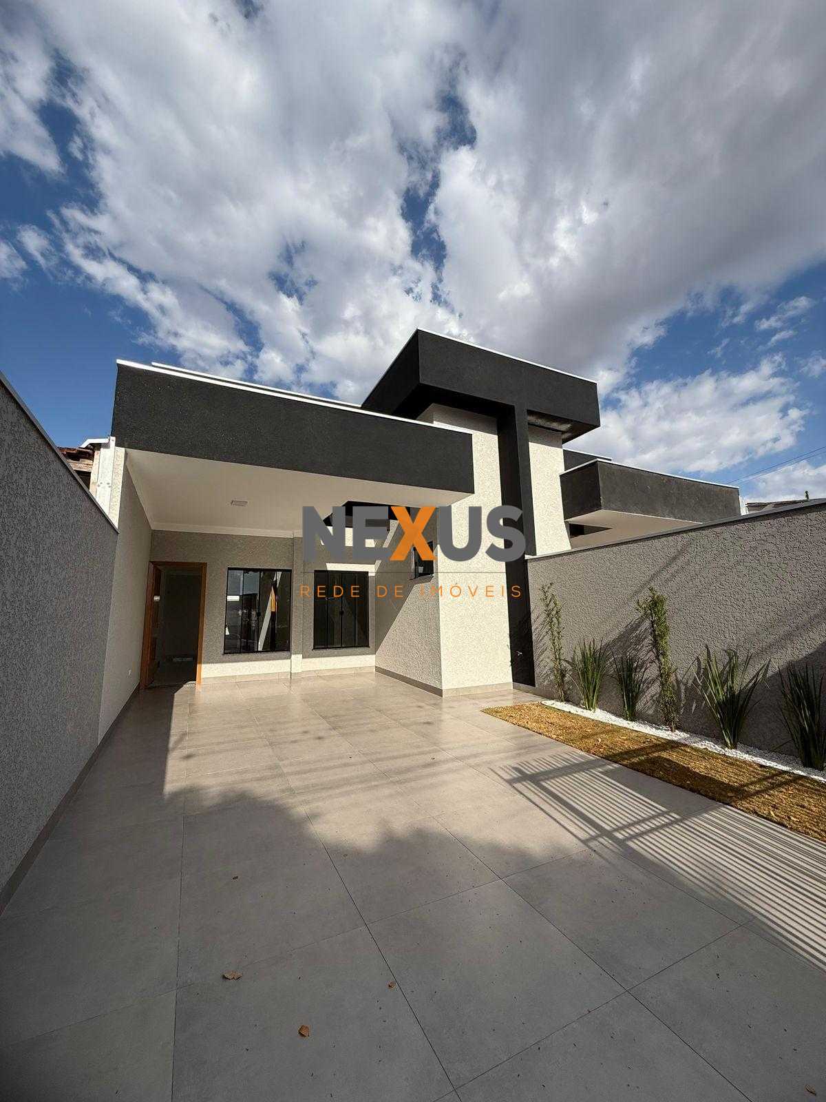 Linda Casa 3 Quartos com Suíte e Área Gourmet no Jardim Itapar...