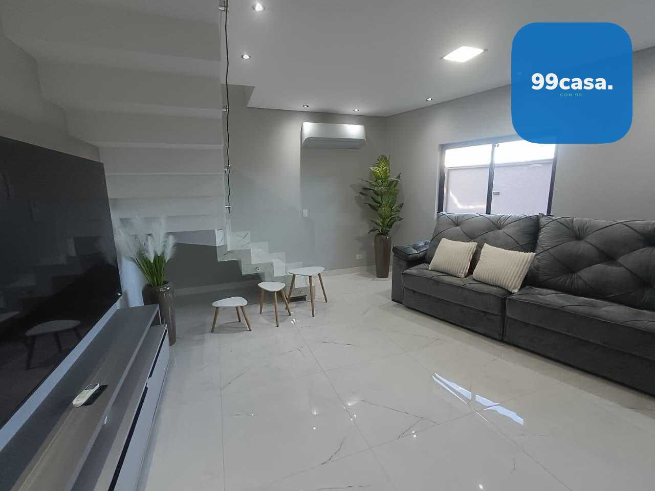 Sobrado alto padrão em Araucária com amplo terreno, suíte, óti...