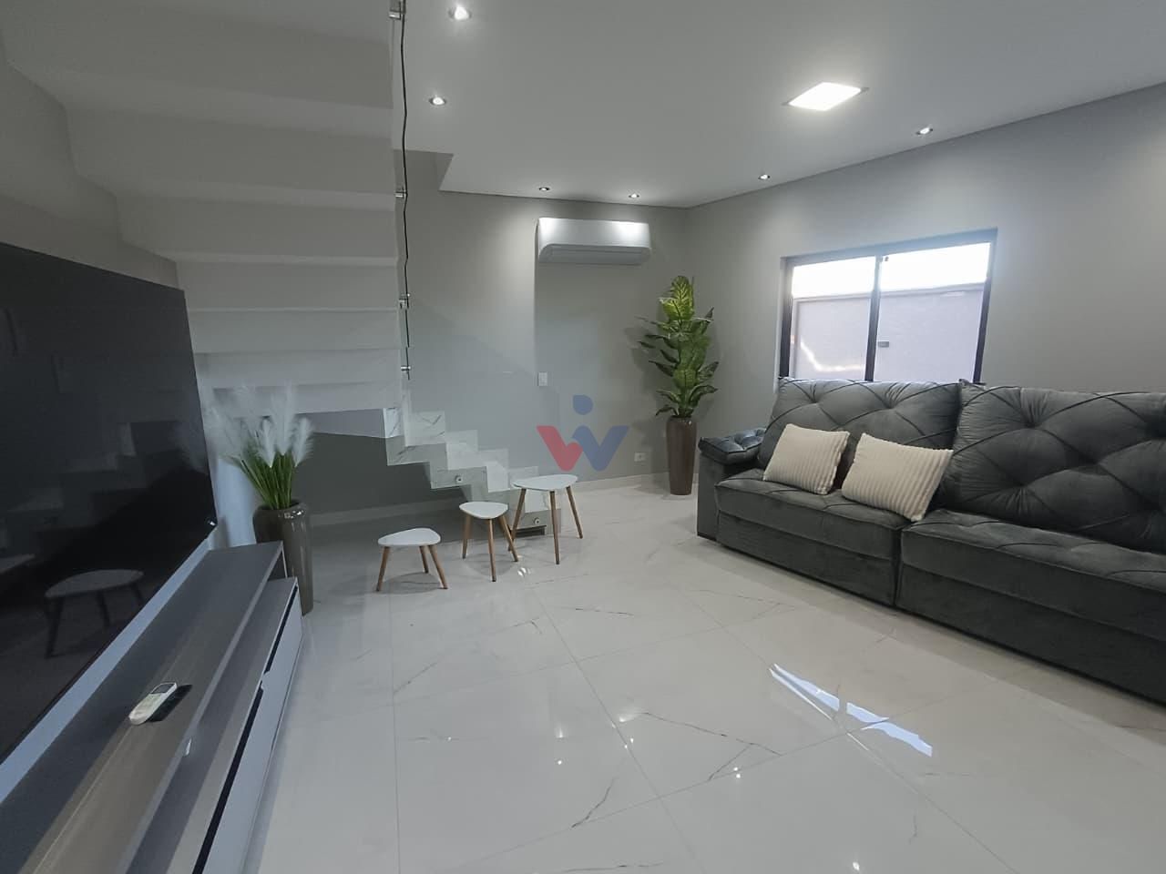 Sobrado alto padrão em Araucária com amplo terreno, suíte, óti...