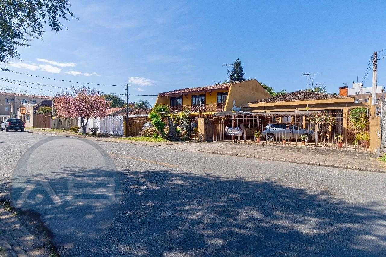 Casa ampla 6 quartos no Prado Velho, Pr?xima ? PUC, ideal para...