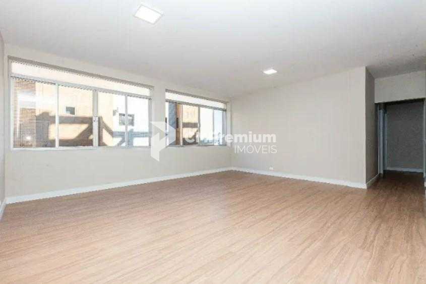 Apartamento amplo e reformado no Batel Água Verde  3 quartos  ...