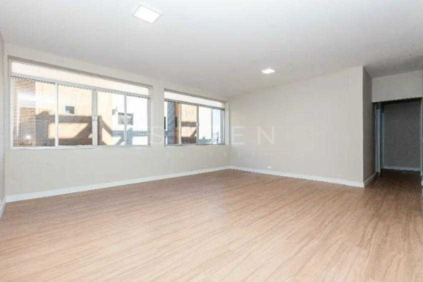 Apartamento amplo e reformado no Batel Água Verde  3 quartos  ...