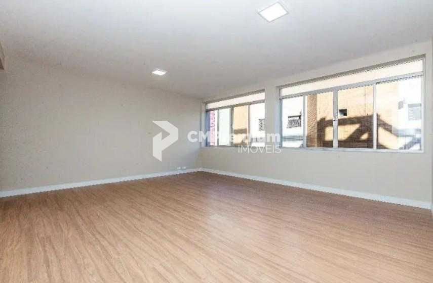 Apartamento amplo e reformado no Batel Água Verde  3 quartos  ...