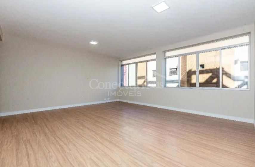 Apartamento amplo e reformado no Batel Água Verde  3 quartos  ...